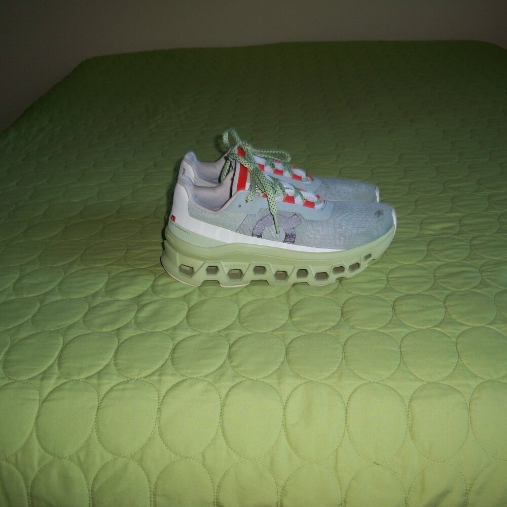 On Running Light Green Women's 7.5